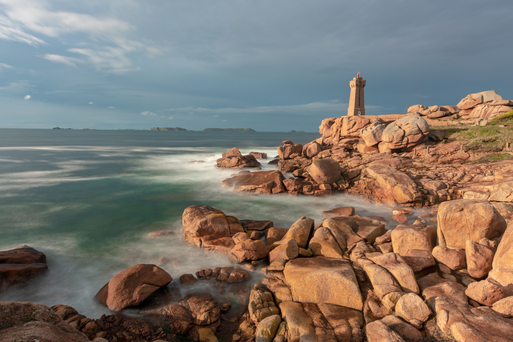 Ploumanach sur la côte de Granit Rose en Bretagne, France